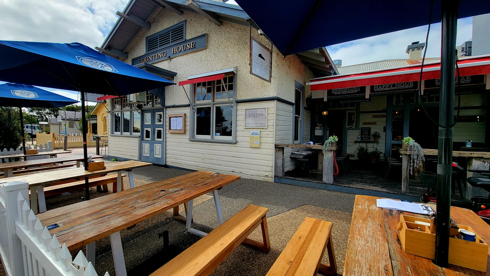 Counting House Bar & Grill